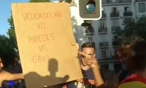 Paredes thành trò chế nhạo của dàn sao Tây Ban Nha