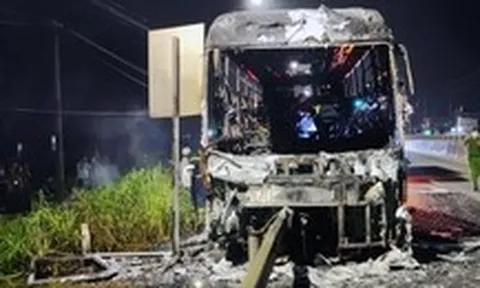Vụ cháy xe khách làm 7 người chết ở Đồng Nai: Tài xế khai buồn ngủ trước khi tông hộ lan