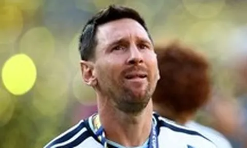 Messi thay đổi quyết định, người Argentina mừng rỡ
