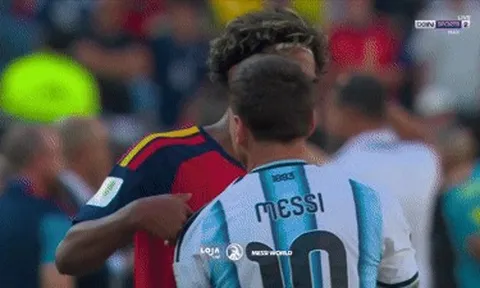 Hành động đẹp của Yamal dành cho Messi