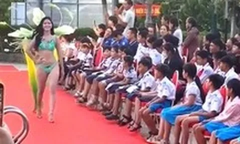 Thí sinh hoa hậu trình diễn bikini trước học sinh nhỏ tuổi, ban tổ chức nói gì?