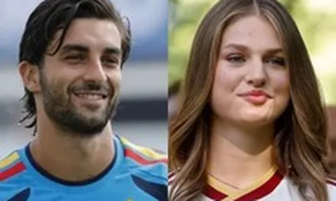 Công chúa Leonor "check VAR" người hùng Torres ngay trong lễ ăn mừng vô địch World Cup