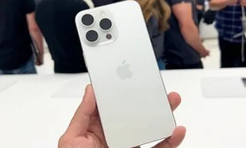 iPhone 17 rớt giá mạnh, một chiếc iPhone cũ lại đang tăng