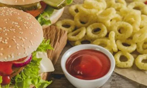 Ăn nhiều thực phẩm chế biến sẵn, đường ruột và hệ miễn dịch bị ảnh hưởng ra sao?