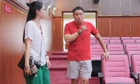 Nam nghệ sĩ quê Thanh Hóa đưa vợ đến nơi hẹn hò mối tình đầu: "Lúc đó vợ có 7 tuổi"