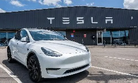 Bỏ mặc xe điện truyền thống, CEO Elon Musk dồn toàn lực vào cỗ máy in tiền tự hành mang tên Robotaxi?