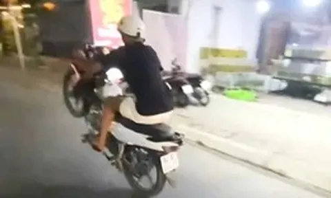 Chạy xe máy bốc đầu rồi nhờ bạn quay clip đăng mạng, thanh niên 18 tuổi bị tịch thu xe
