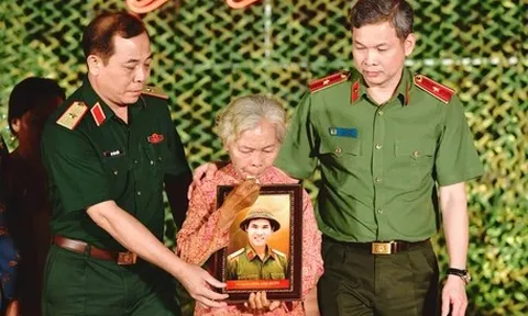Phút nghẹn ngào khi liệt sĩ Huỳnh Văn Quên đã có ảnh thờ sau hàng chục năm mong mỏi