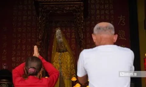 Kỳ bí chuyện ngôi chùa được làm bằng san hô, vỏ ốc, thờ tượng Quan Âm dạt từ biển