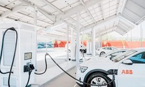 Châu Âu rót gần 200 tỷ euro vào xe điện: 109 tỷ cho pin, 46 tỷ cho trạm sạc và cuộc đua giành lại vị thế trước Trung Quốc