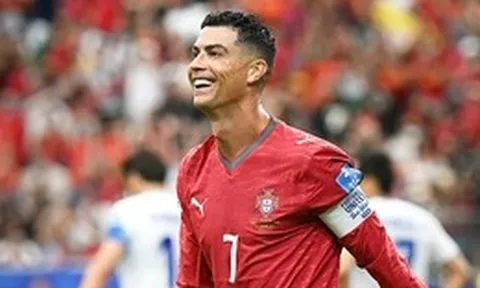Ronaldo chốt thời điểm giã từ tuyển Bồ Đào Nha?