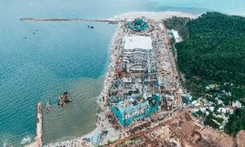 Công trình chưa từng có tại Việt Nam sắp về đích: Mái thép 12.000 tấn đã lắp đủ 13/13 nhịp, nhà biểu diễn 4.000 chỗ lớn hơn nơi trao giải Oscar dần lộ diện