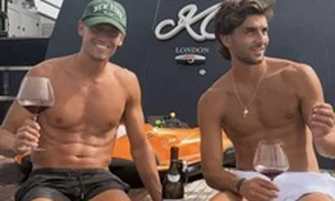 Ferran Torres và Marcos Llorente "đốt" tiền tỷ cho khoảnh khắc thân mật trên du thuyền hậu World Cup gây xôn xao toàn cầu