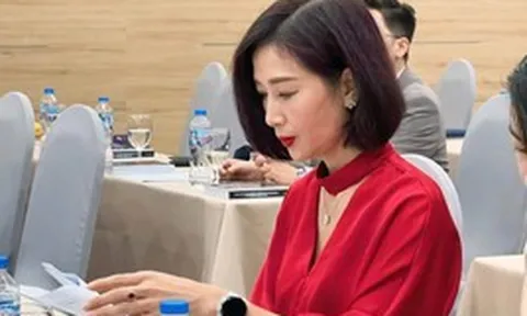 Nữ nghệ sĩ U50 có chồng là đại gia đình đám tuyên bố: "Giờ chồng đi đâu mình cứ bám càng đi theo"