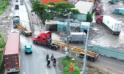 Phó giám đốc Sở Xây dựng TP.HCM: Đóng kết nối dứt điểm bãi xe container tự phát dọc đường Võ Chí Công