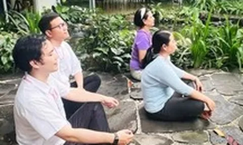 'Ốc đảo' ở TP.HCM giúp bạn trẻ thư giãn tinh thần, viết giải tỏa, đi trên sỏi…