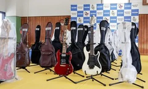Bị bắt vì 'tra tấn' hàng xóm bằng tiếng guitar suốt 7 năm