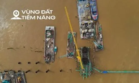 Ngắm đại công trường xây cầu 16.000 tỷ đồng ở trung tâm Hà Nội: Quy tụ 100 máy móc, hơn 500 nhân sự, dùng lượng thép gấp 5 cầu Long Biên