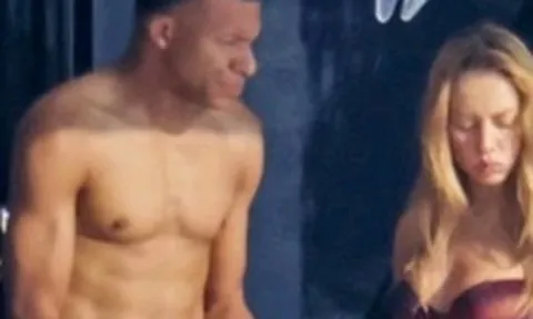 Lộ ảnh Mbappe khoe body cuồn cuộn tình tứ bên mỹ nhân Tây Ban Nha Ester Exposito trên du thuyền