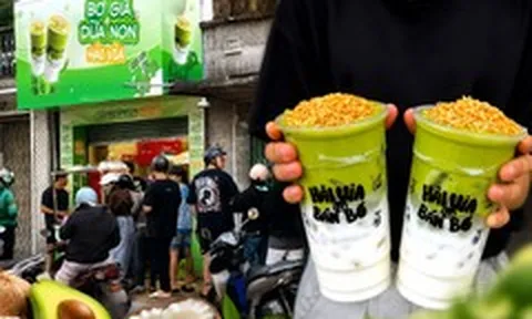 Từ sữa tuyết đến bơ già dừa non: Vì sao người trẻ chấp nhận xếp hàng để mua?