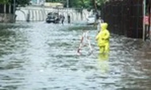Dự báo Hà Nội mưa dông, Nam Bộ mưa lớn chiều tối nay