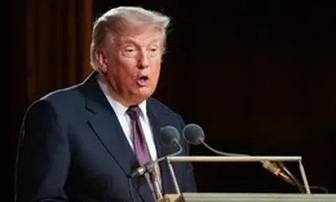 Ông Trump lại tuyên bố sẽ đánh Iran 'tả tơi'