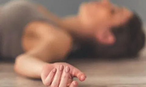 Người phụ nữ 26 tuổi tử vong sau khi thường xuyên bị đau bụng, bác sĩ cảnh báo thói quen "cực độc"