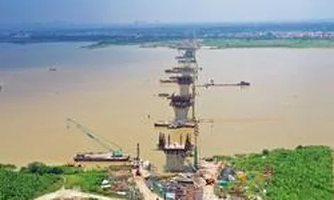 Toàn cảnh 9 trụ cầu Hồng Hà vươn lên giữa sông Hồng