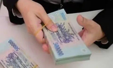 Sau đợt tăng vọt, thấy gì khi lãi suất vay mượn qua đêm bất ngờ xuống còn 0,7%?