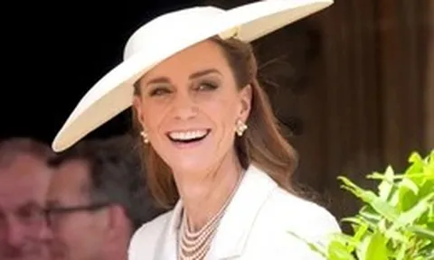 Kate Middleton được vinh danh là người mặc đẹp nhất nước Anh