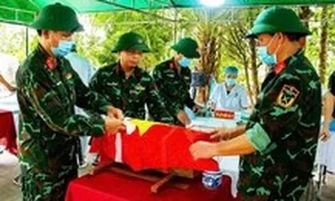 Tìm thấy mảnh nhôm khắc tên 'Đinh Xuân Tình' trong mộ liệt sĩ ở Nghệ An