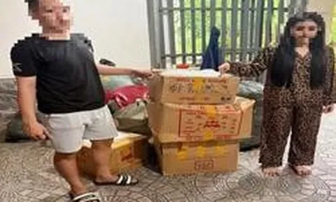 Livestream bán hàng rầm rộ trên TikTok, Facebook, nữ chủ shop SN 2004 bị công an kiểm tra