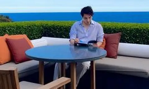 Nam nghệ sĩ duy nhất được gọi là "tổng tài Việt Nam", U45 chưa vợ khiến 1 nữ MC thốt lên: "Đẹp quá!"