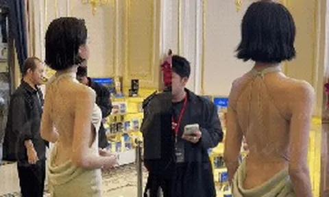 Thêm 1 bóng lưng cực phẩm, nhìn thoáng qua cũng biết đại mỹ nhân