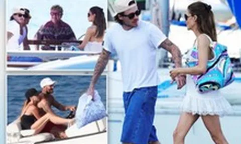 Địa Trung Hải “chia đôi” nhà Beckham: Cậu cả tình tứ cùng vợ xuất thân nhà tỷ phú, Beck-Vic và các con quây quần trên du thuyền khác