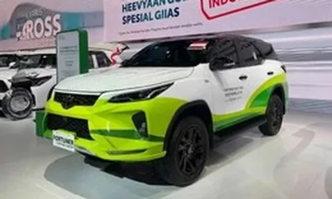 Toyota Fortuner thêm bản chạy được xăng sinh học 'liều cao'