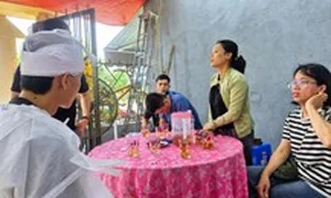 ‘Tài khoản em còn có nhiêu đây...’ và 10.000 đồng lay động lòng người