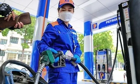 Giá xăng dầu hôm nay 4/8: Thế giới giảm mạnh, trong nước sắp điều chỉnh