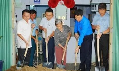 Sửa chữa mái ấm tình nghĩa cho cựu chiến binh giữa mùa hè tình nguyện