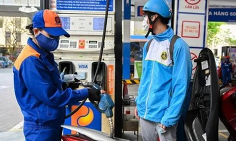 Giá xăng dầu hôm nay 5/8: Thế giới lao dốc, trong nước điều chỉnh vào ngày mai