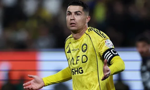 Ronaldo và phép so sánh phơi bày 'cơn điên' chuyển nhượng