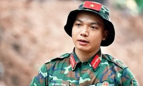 Chiến sĩ trẻ tìm kiếm hài cốt liệt sĩ tại công viên Lê Thị Riêng: 'Nhiệm vụ thiêng liêng'