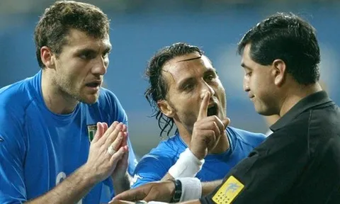 CĐV châu Á nhắc đến 'bê bối World Cup 2002' sau khi lộ bằng chứng Hàn Quốc hối lộ trọng tài