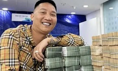 Huấn Hoa Hồng, từ 'giang hồ mạng' đến cuộc khám xét của Bộ Công an
