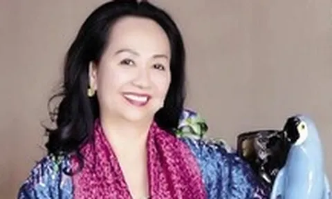 Sáng 21-8, đấu giá trực tiếp đôi hoa tai kim cương thiên nhiên của bà Trương Mỹ Lan