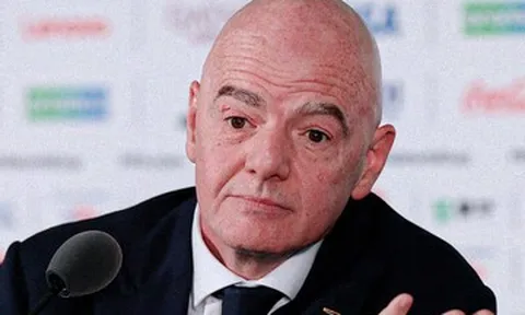 Báo Anh tố UEFA từng chi tiền cho tình nhân Gianni Infantino