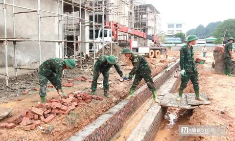 Vượt nắng, thắng mưa, bộ đội góp sức xây trường nội trú liên cấp ở biên giới Nghệ An
