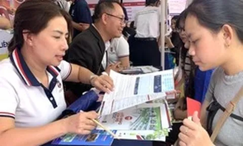 Bất ngờ điểm chuẩn AI, công nghệ thông tin tại Trường đại học Ngân hàng TP.HCM