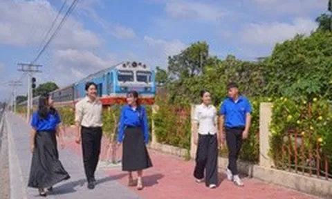 Đường tàu - đường hoa, điểm nhấn xanh của tuổi trẻ Dĩ An