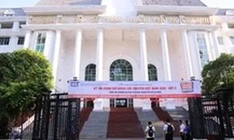 Thủ khoa toàn quốc vẫn rớt Trường đại học Sư phạm TP.HCM vì điểm chuẩn quá cao